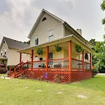 Louisville Apartment - Walk To Restaurants!