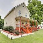 Louisville Apartment - Walk To Restaurants!